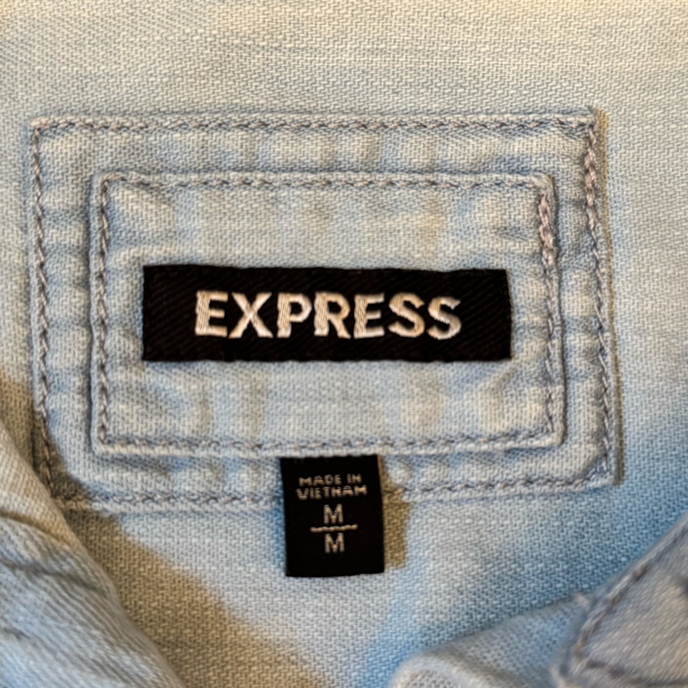 Express Women’s Light Wash Sleeveless Denim Button-Up Top 100% Cotton Medium - Picture 4 of 8
